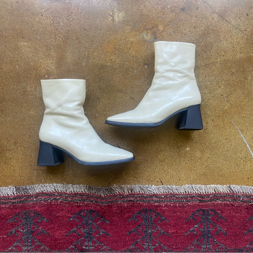 SOLD Vagabond Shoemakers Hedda Boot in Ivory 👢